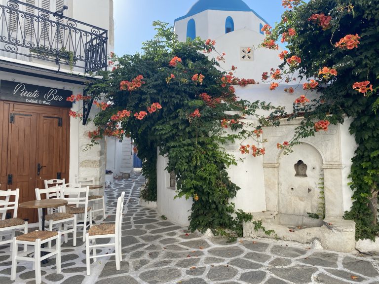 Day 2 – Paros: Lost in Parikia & Naoussa nightlife